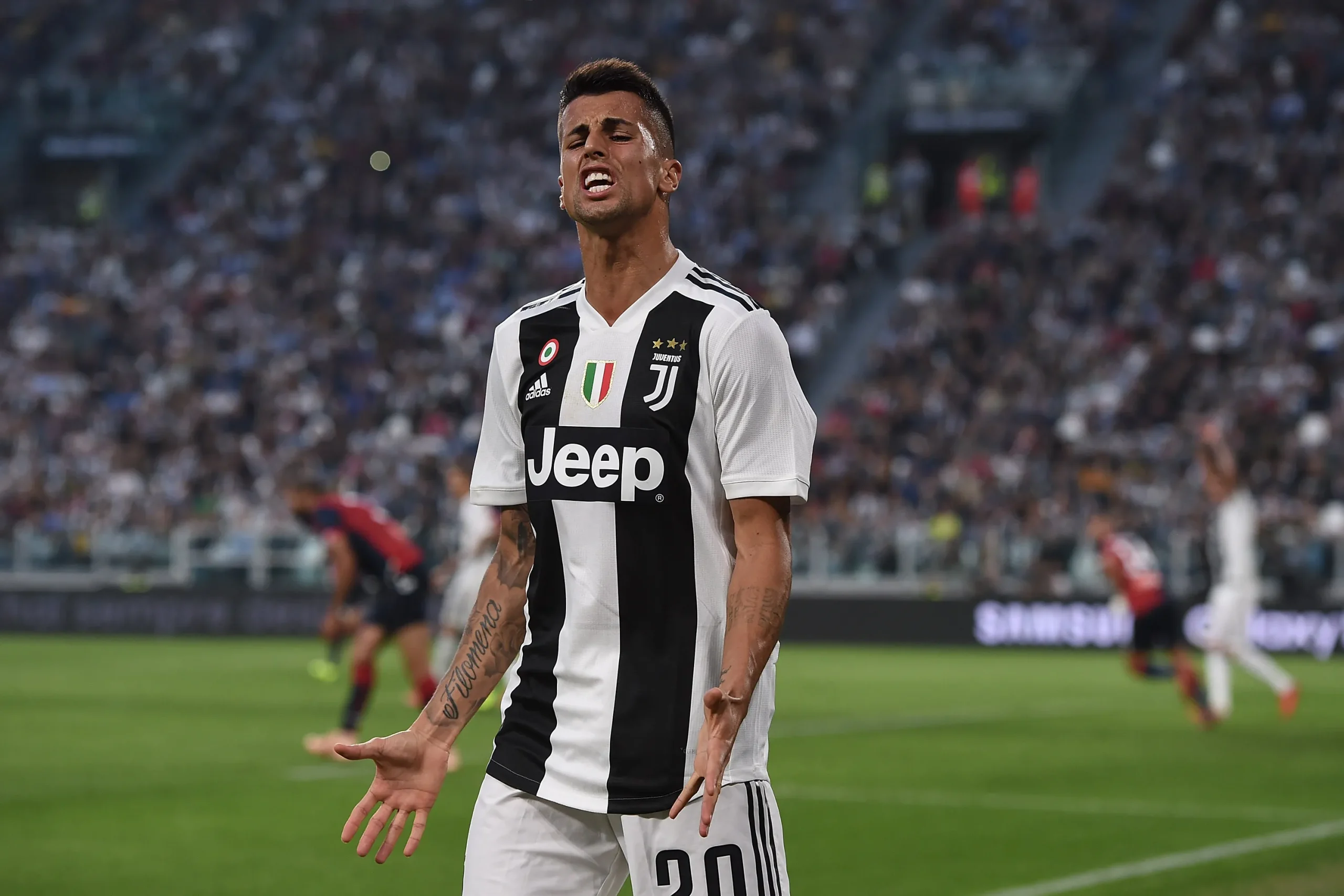 Joao Cancelo đã kết bản hợp đồng có thời hạn 5 năm với CLB Juventus trị giá 40,4 triệu €